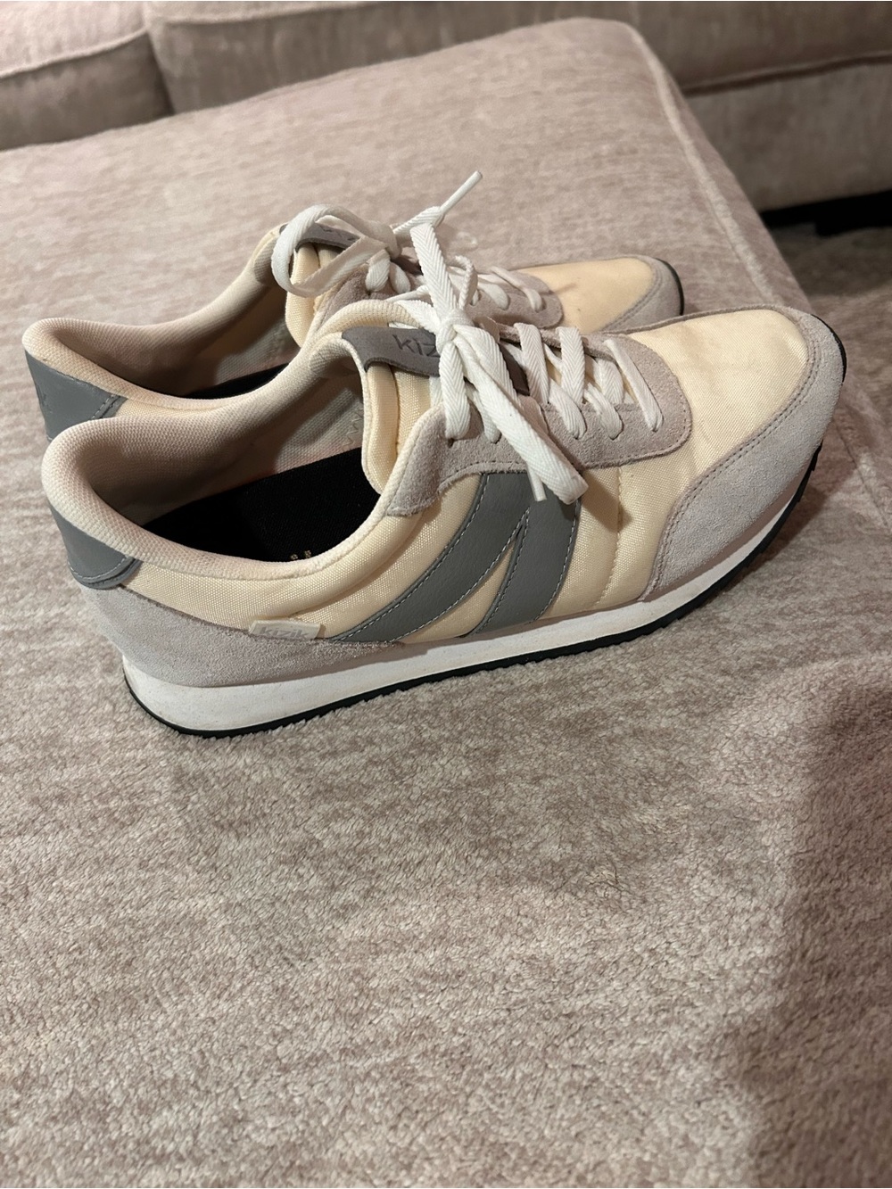 Kiziks Cream and Gray Retro Runner Sneakers